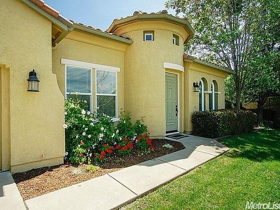 2nd image of 616 Barranca Ct