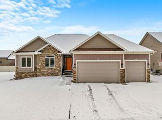 2841 Valley Stream Dr, Lincoln, NE 68516