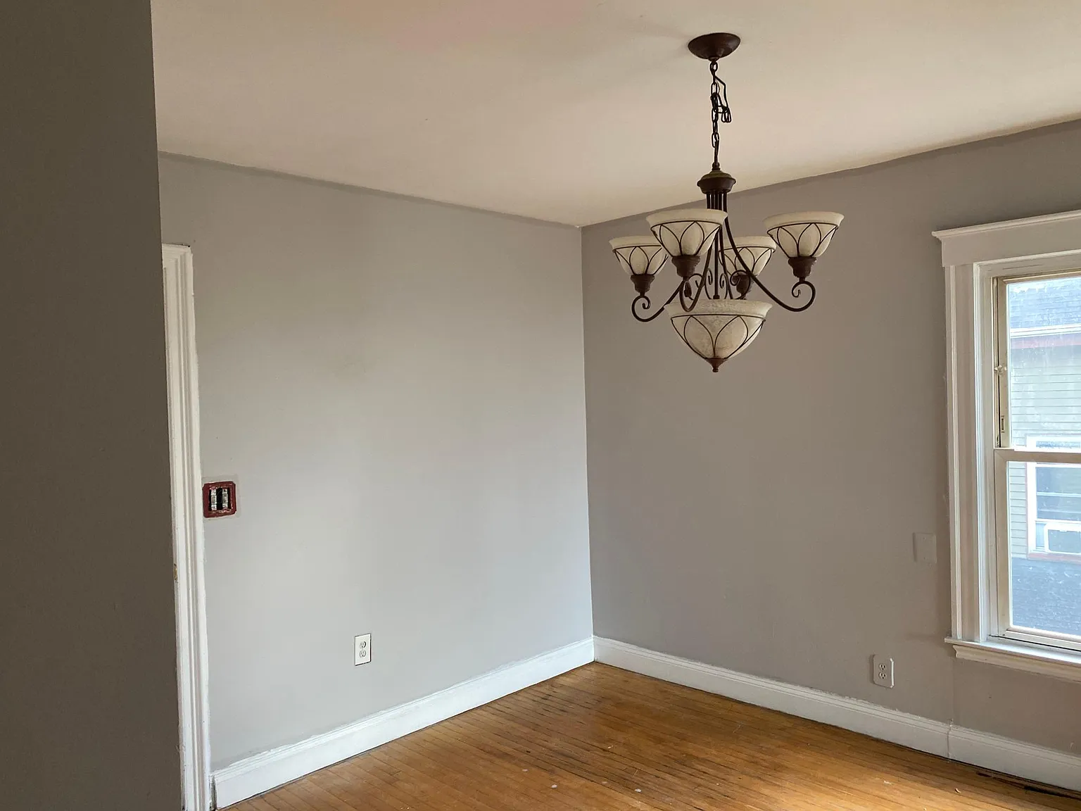4 bed, 1350 sqft, $4,200 — Photo 3