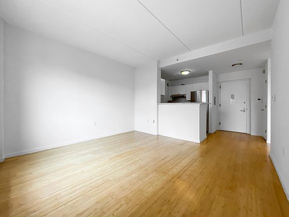 3rd image of 304 W 117th St APT 8P