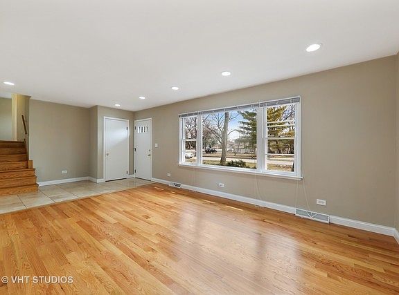5th image of 428 N Wilmette Ave