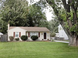 40 Arrowhead Dr, Gates, NY 14624