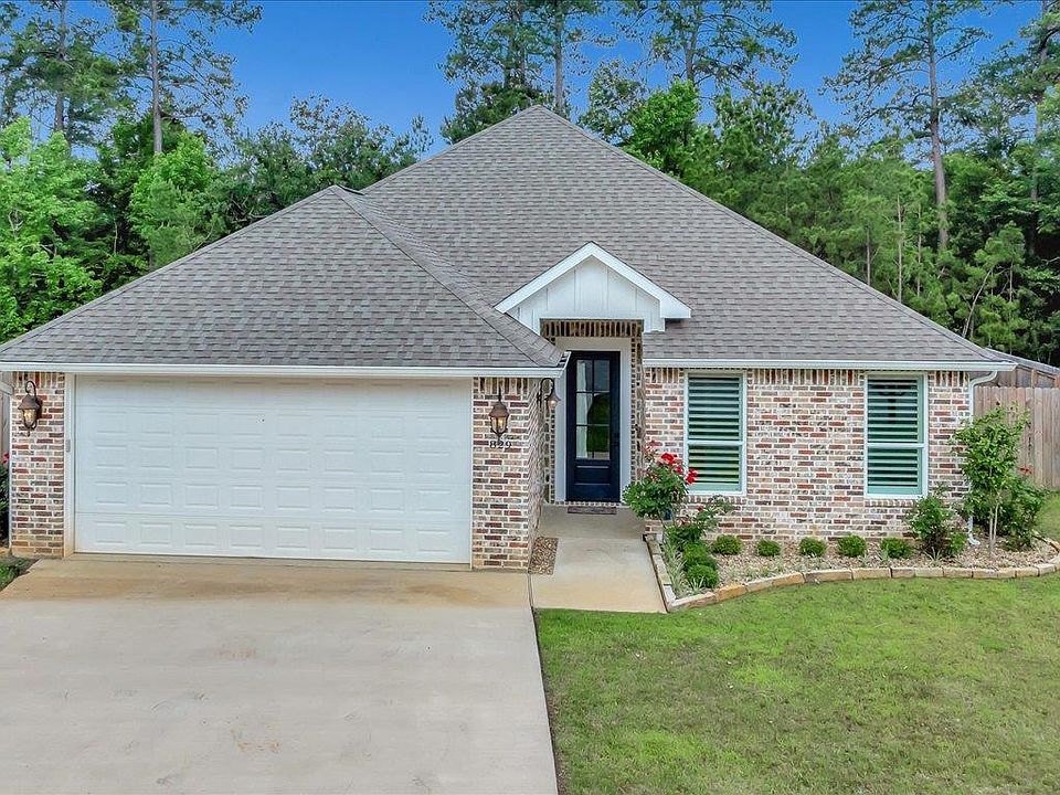 1st image of 829 Village Gate Cir