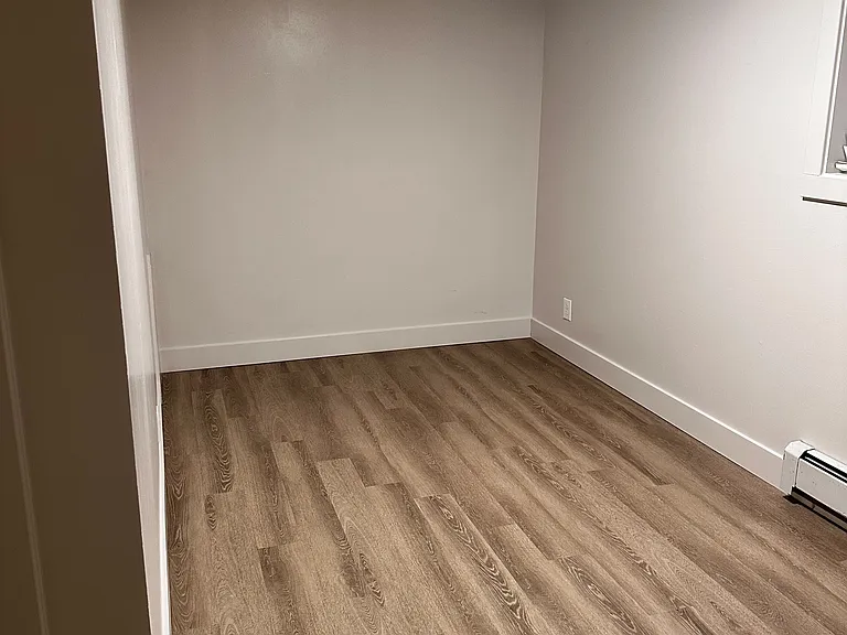 219 E 500 N #3 — Photo 11