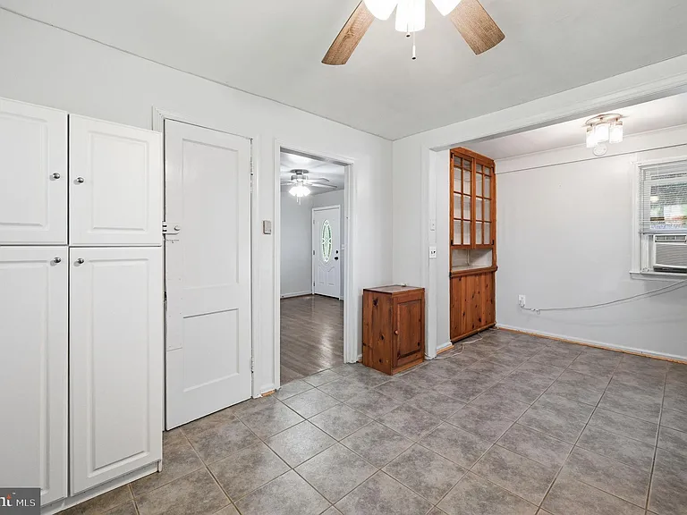 44 S Woodlawn Ave — Photo 13