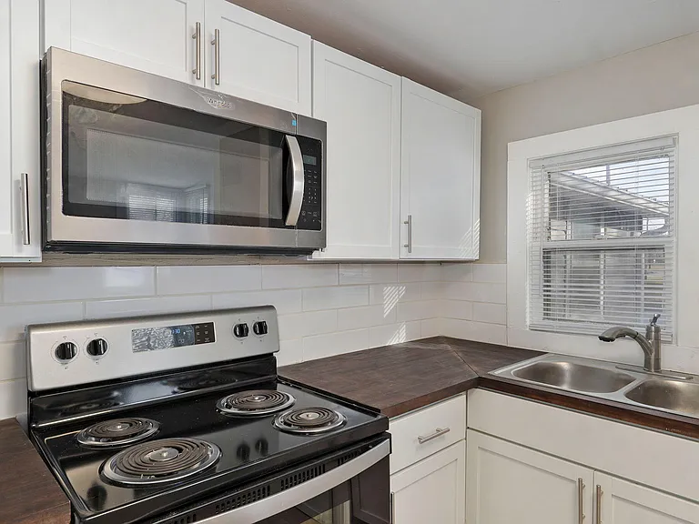 252 Commercial St #B — Photo 6