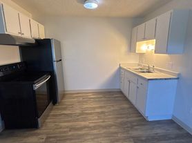 Spacious 1 & 2 Bedroom Apartments in East Colorado Springs!