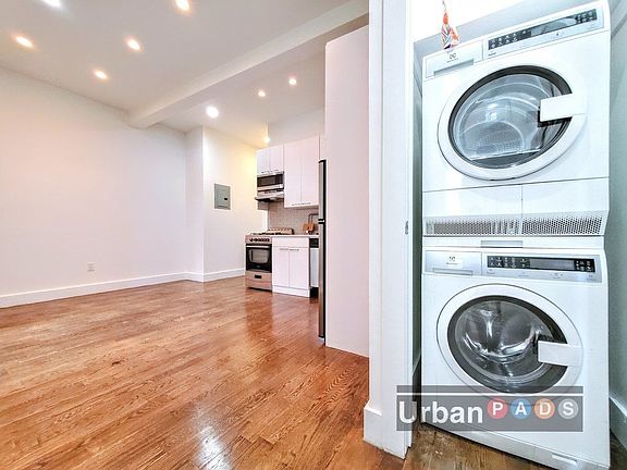 2nd image of 975 Washington Ave APT 4E