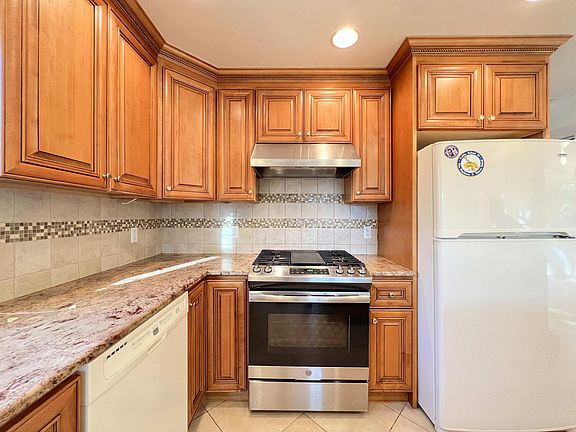 5th image of 333 Tysens Ln #2F