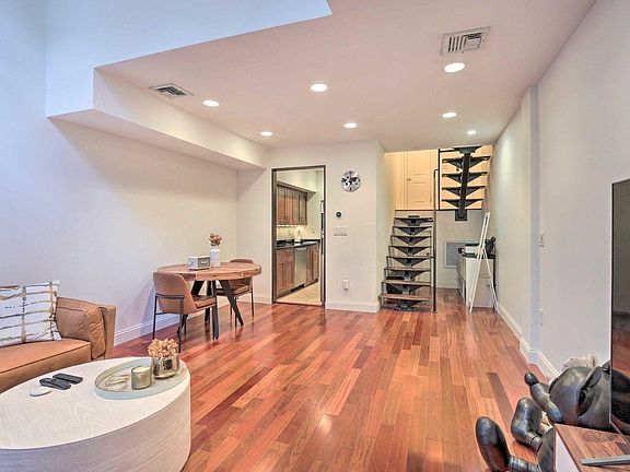 3rd image of 1108 Hudson St APT 1B