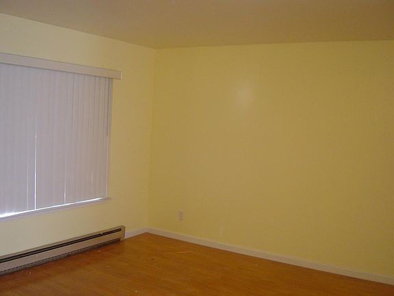 2nd image of 1559 Brookvale Dr APT 2