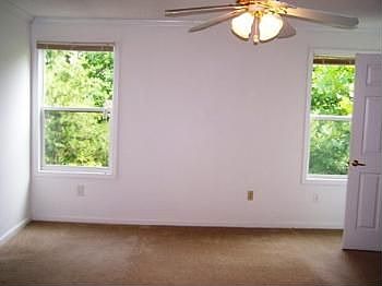 4th image of 1077 Robin Hood Dr