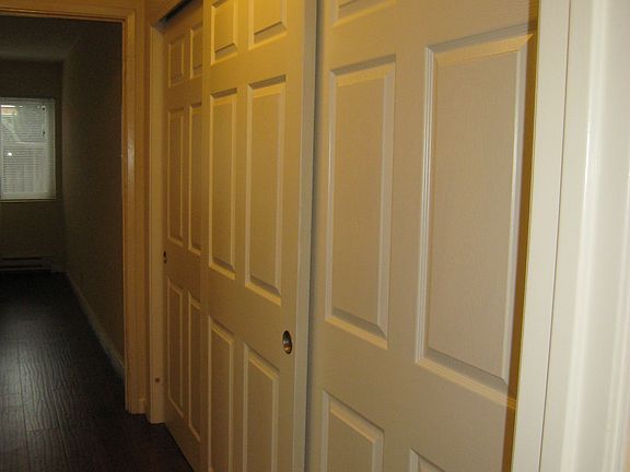 4th image of 728 Richmond Ave