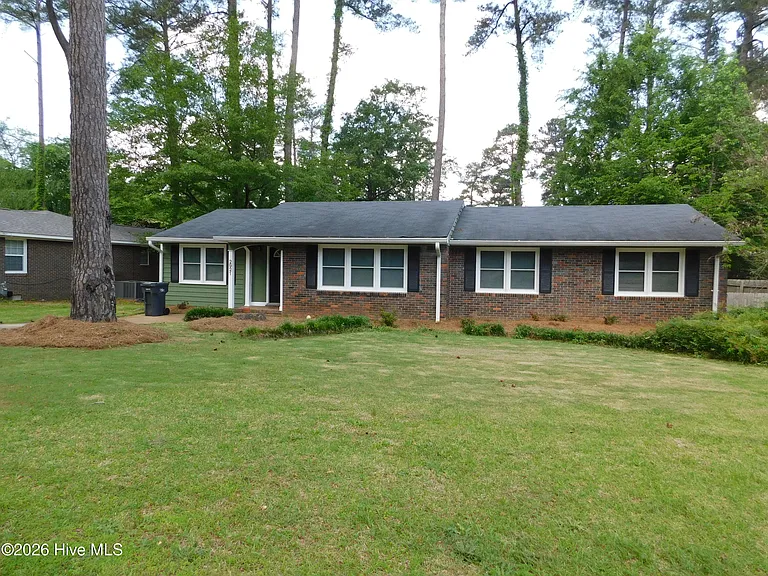 2921 Stratford Dr — Photo 1