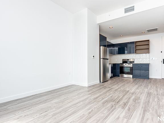 4th image of 14735 95th Ave #609