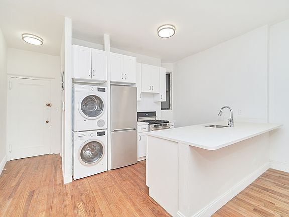 2nd image of 118 E 91st St APT 3D