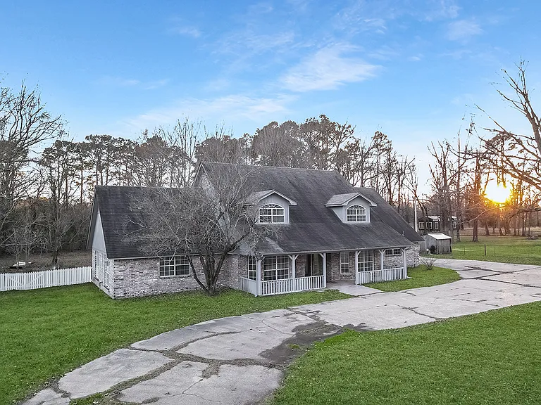 2607 Lonnie Ln — Photo 2