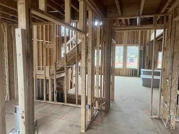 4th image of 16710 Alex Dr