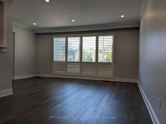 5th image of 297 Balmoral Dr
