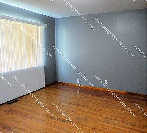 2nd image of 905 Stevens Ct NE APT 4
