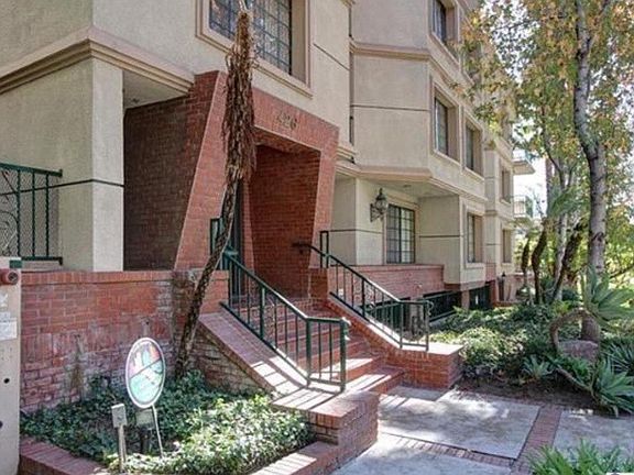 3rd image of 426 N Maryland Ave Unit 202