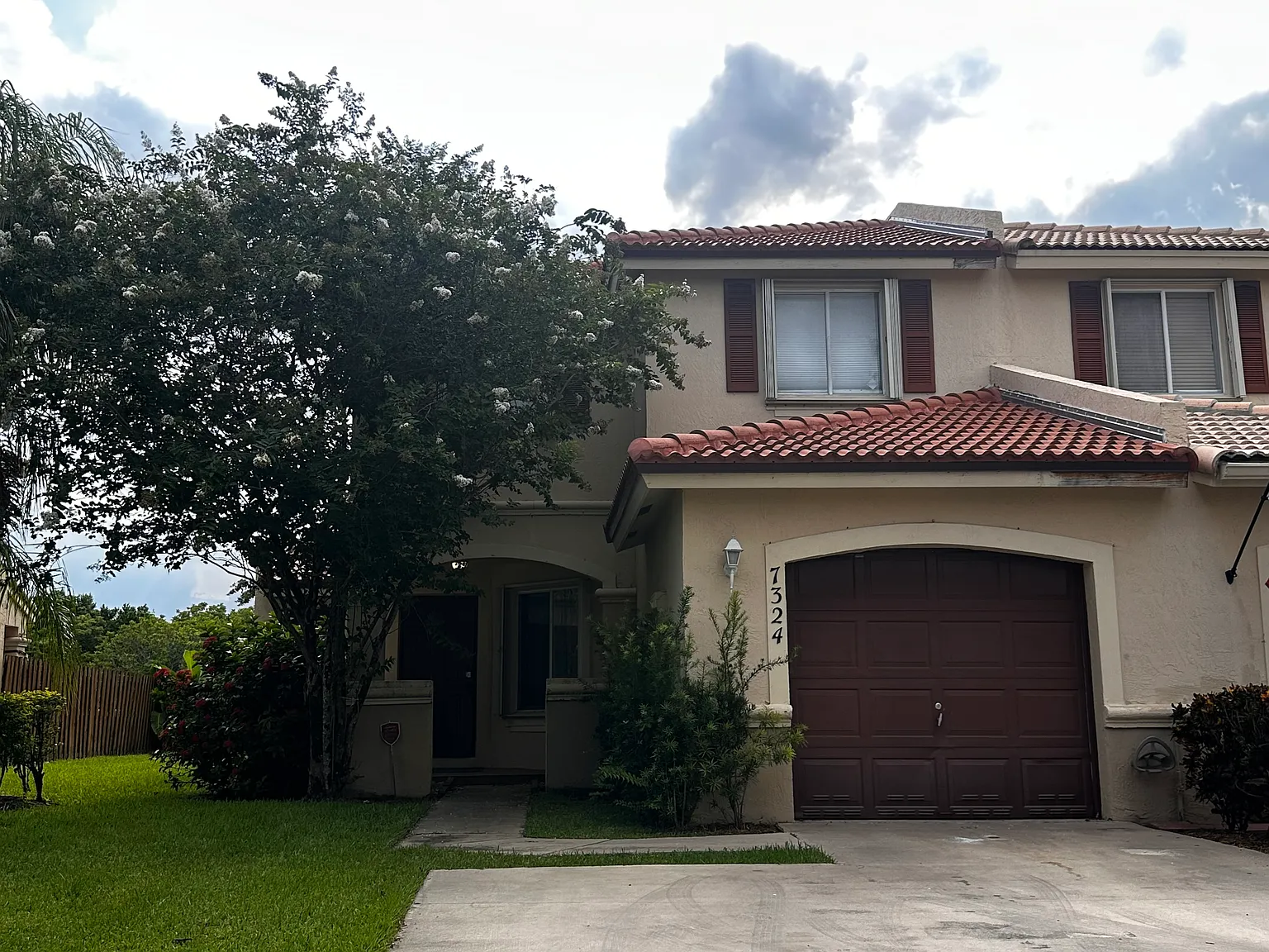 3 bed, 2.5 bath, 1667 sqft, $3,200 — Photo 1