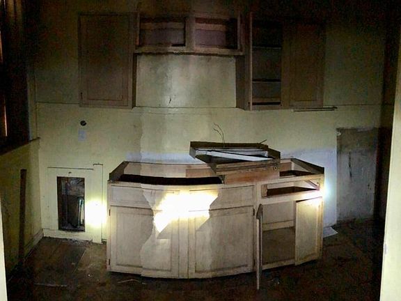 5th image of 1565 E 22nd St