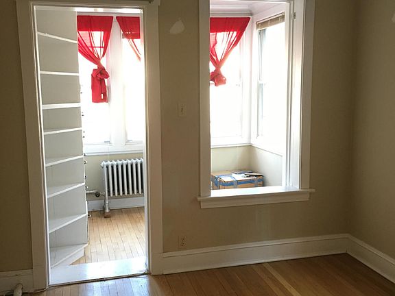 3rd image of 6645 N Greenview Ave APT 2
