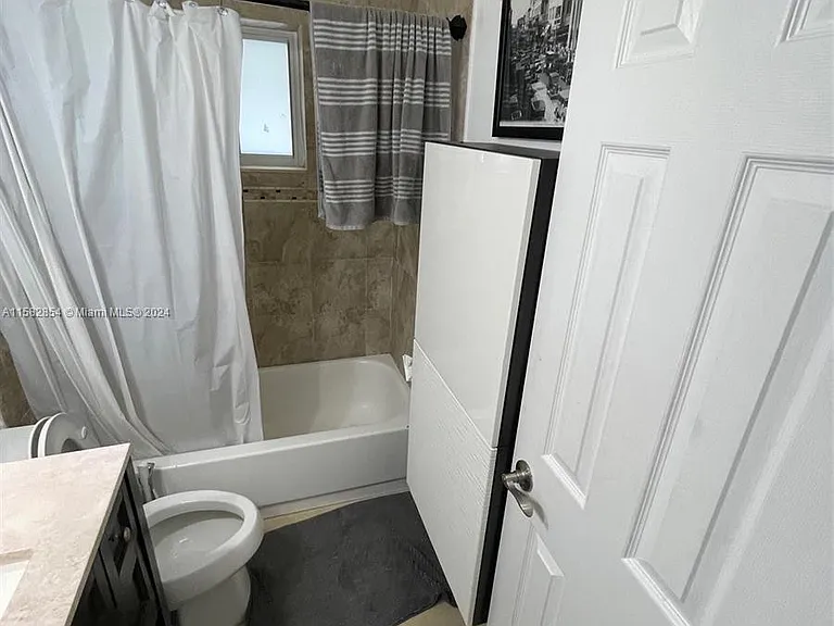 4920 SW 27th Ave — Photo 17
