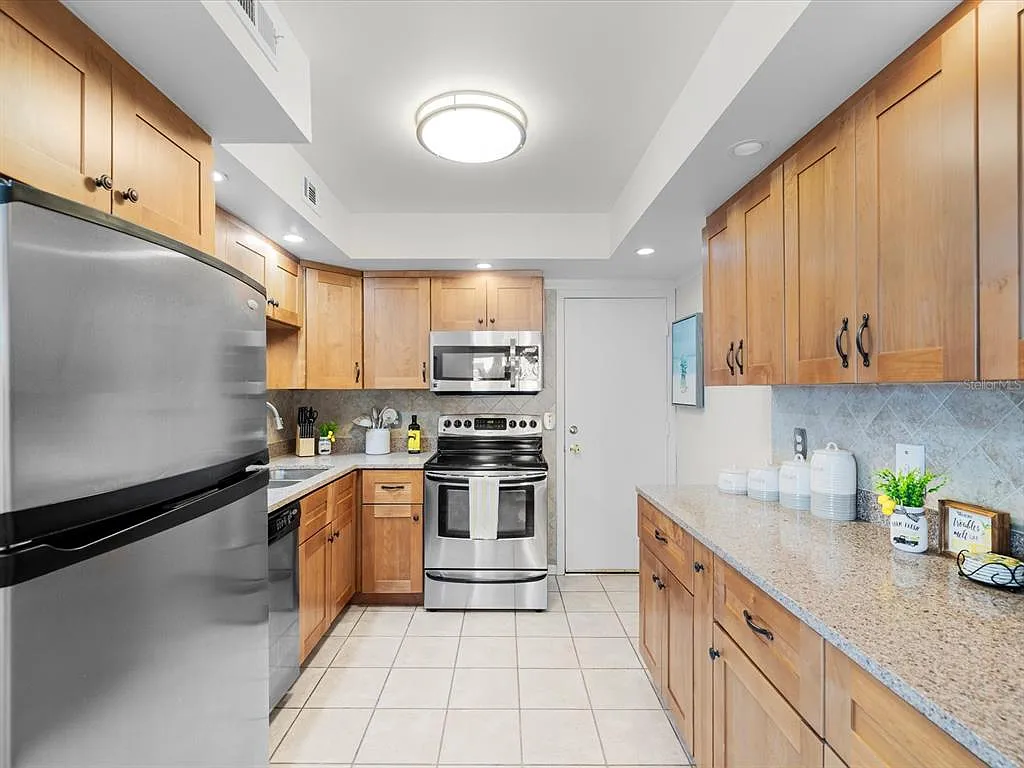 2 bed, 2.0 bath, 1325 sqft, $3,500 — Photo 3