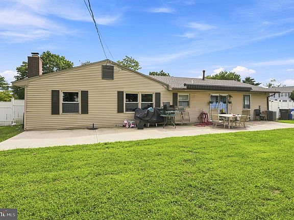 2nd image of 97 Triangle Ln