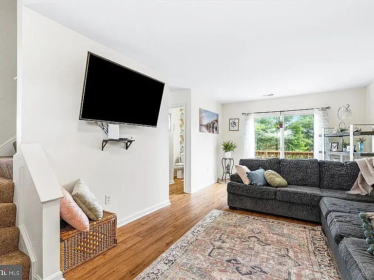 18 Robindale Dr — Photo 6