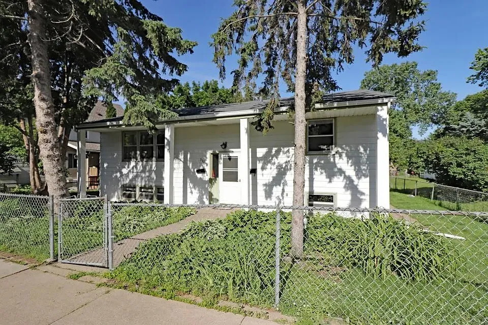 331 2nd Ave S