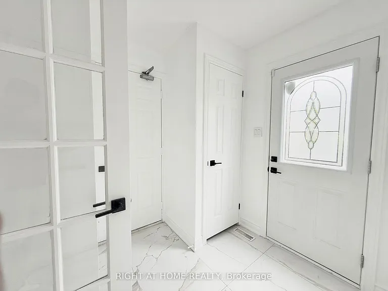 89 W Yonge Blvd NW — Photo 12