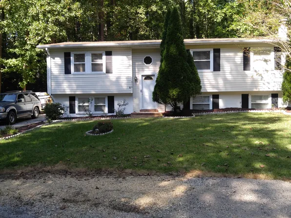 310 McMichaels Dr, Lusby, MD 20657