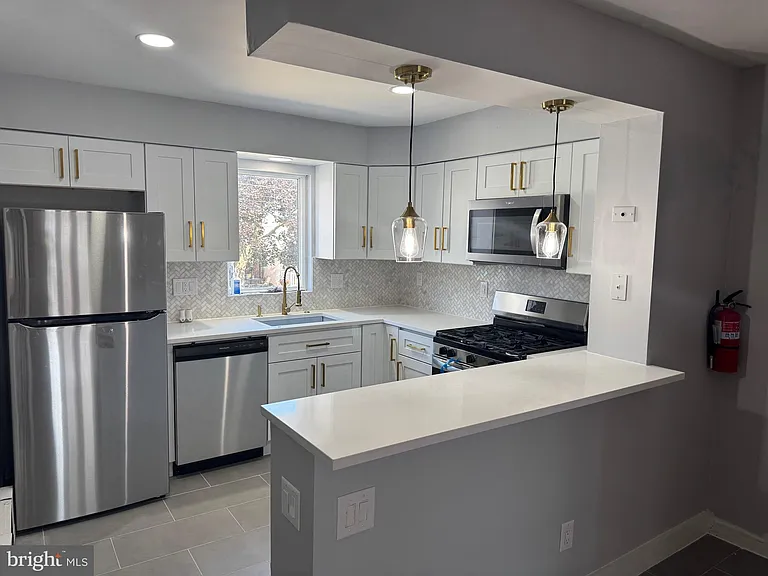 126 N Madison Ave — Photo 8