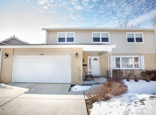 1122 S Cherrywood Dr, Mount Prospect, IL 60056