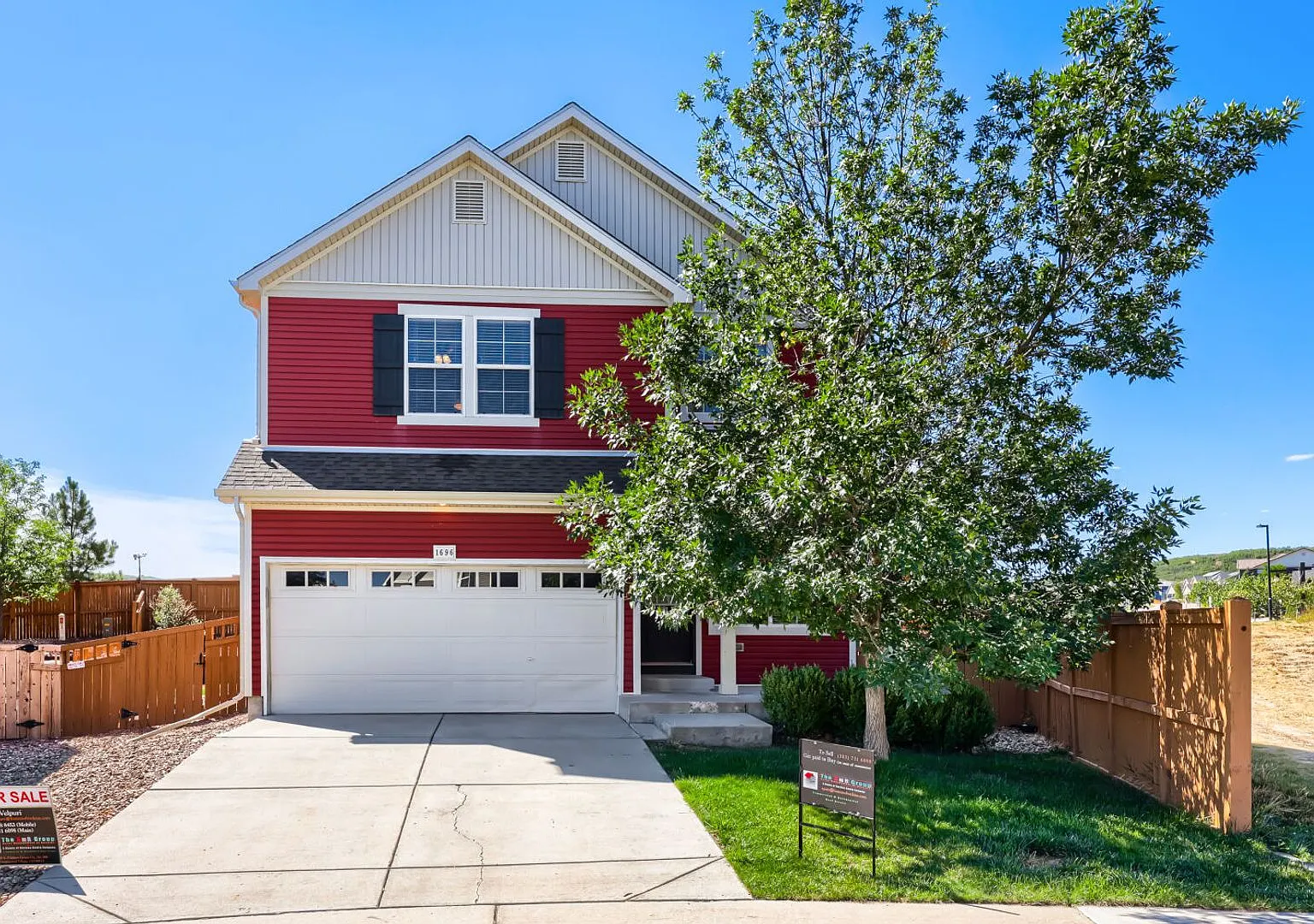 Gorgeous 4 bedroom in the highly sought after community of The Meadows! — Photo 1