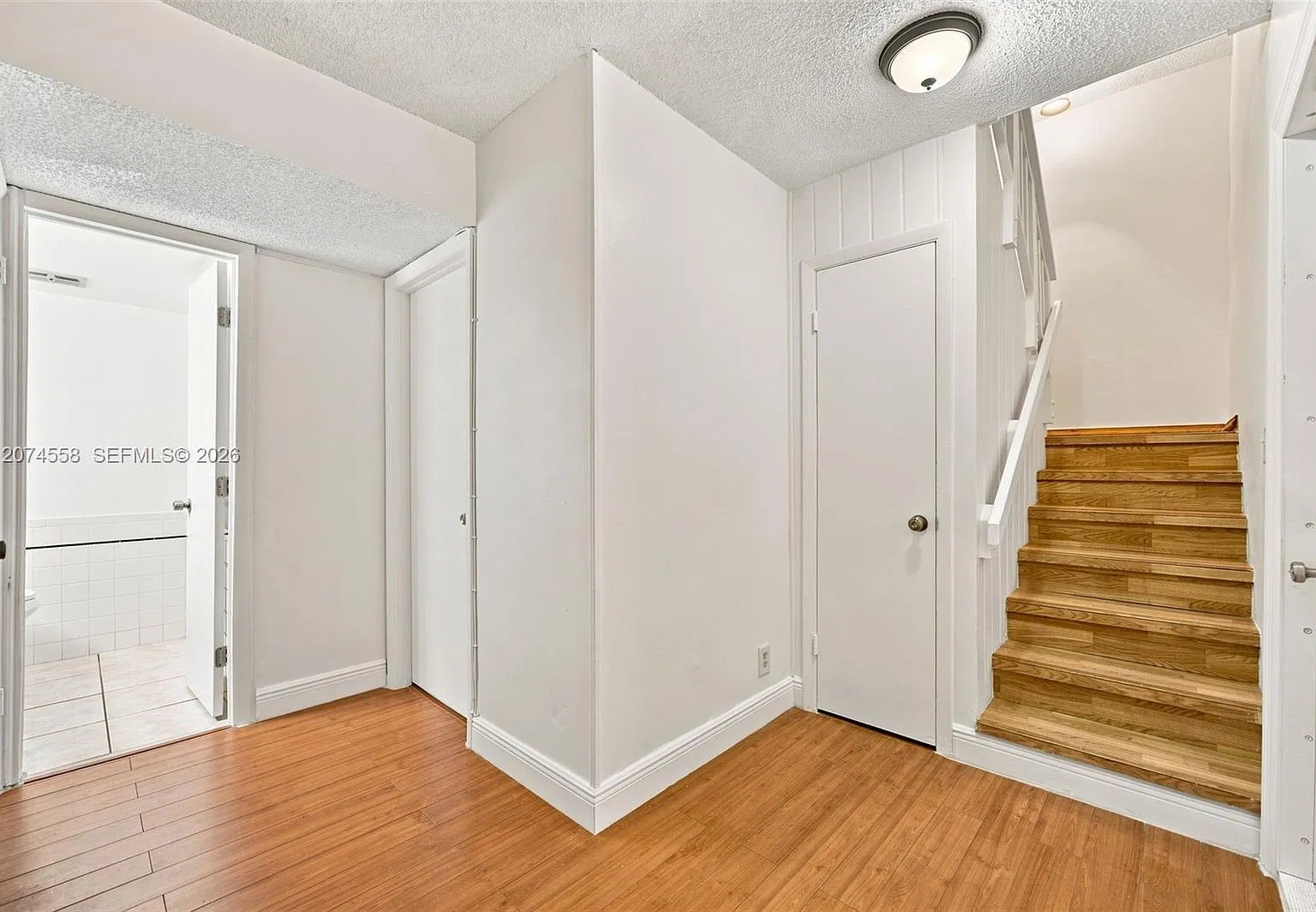 Center Court Condominium — Photo 2