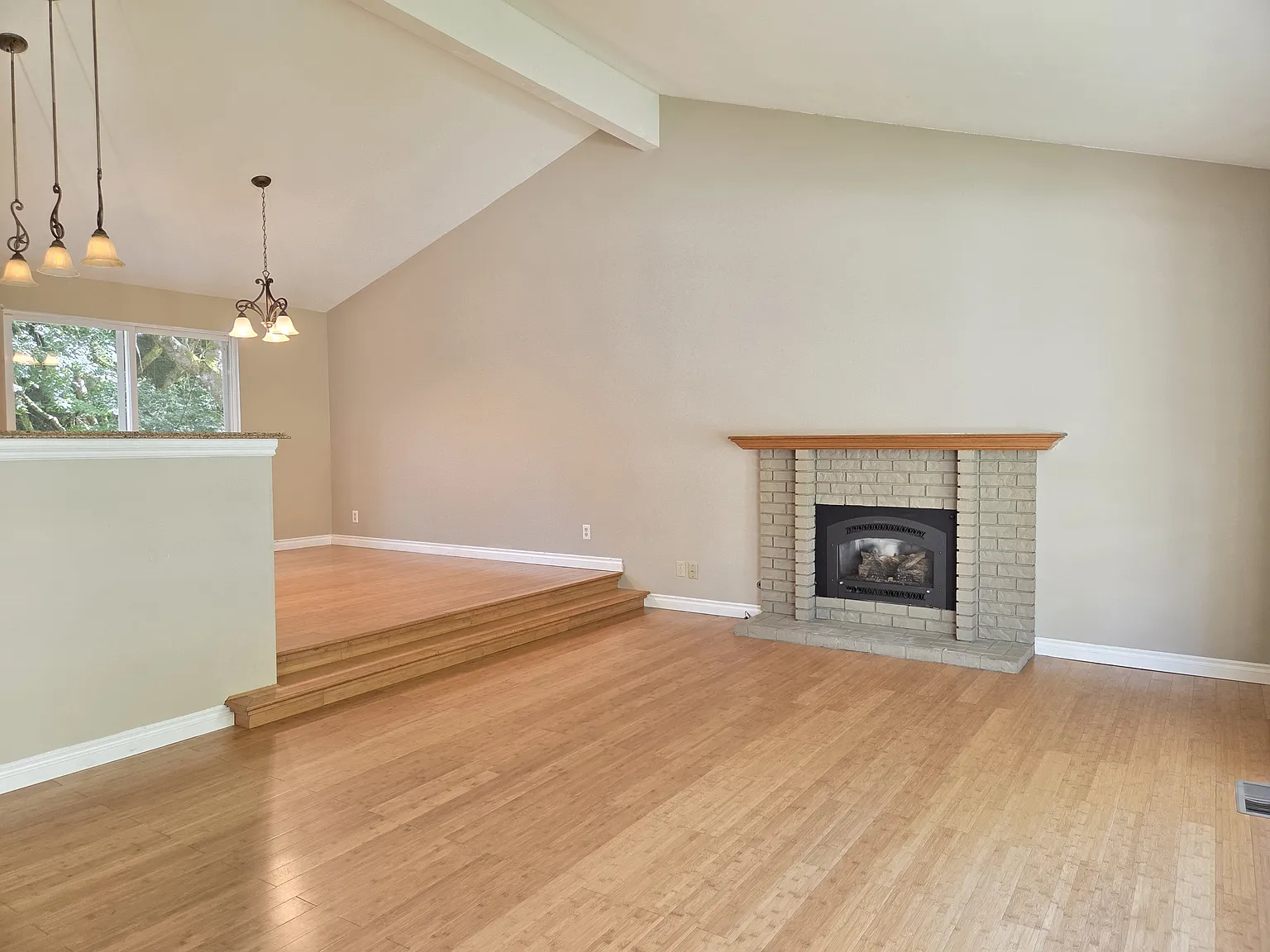 4 bed, 2.5 bath, 2380 sqft, $3,900 — Photo 2
