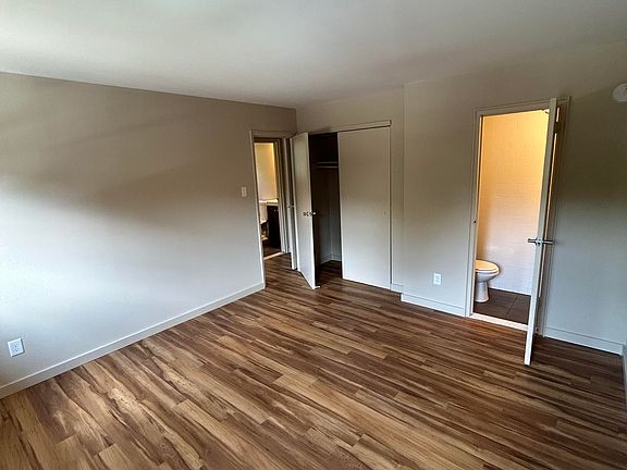Large Bedroom with En-Suite Half Bath