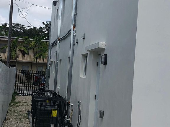 3rd image of 1646 NW 1st Pl #1