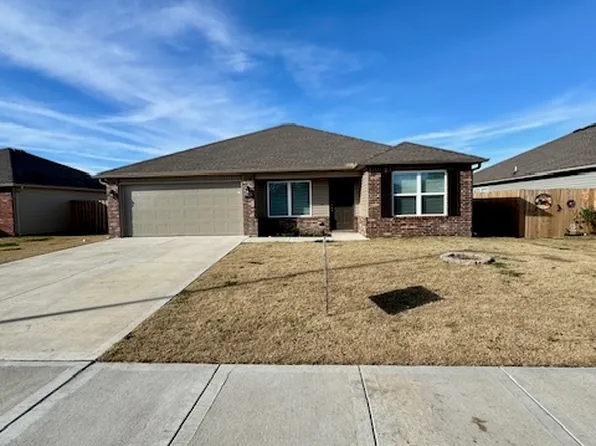 2606 S Silver St, Siloam Springs, AR 72761