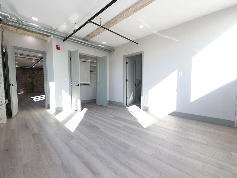 1810 E Venango St — Photo 10