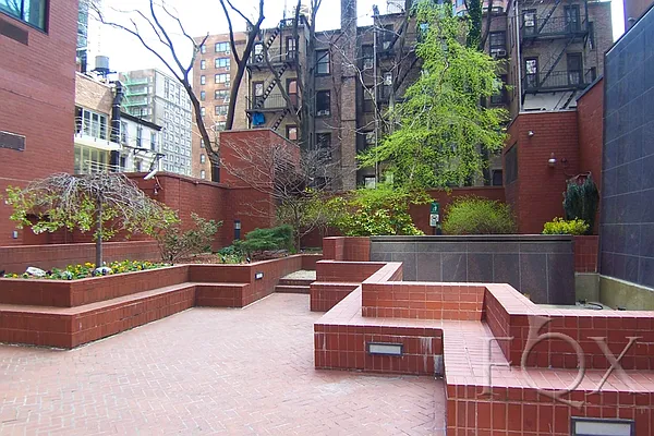 Rented by Fox Residential Group | media 24