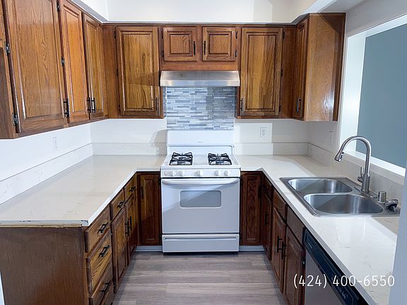 5th image of 4452 Emerald St #24