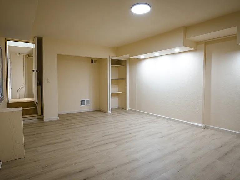 582 Euclid Ave #B — Photo 17