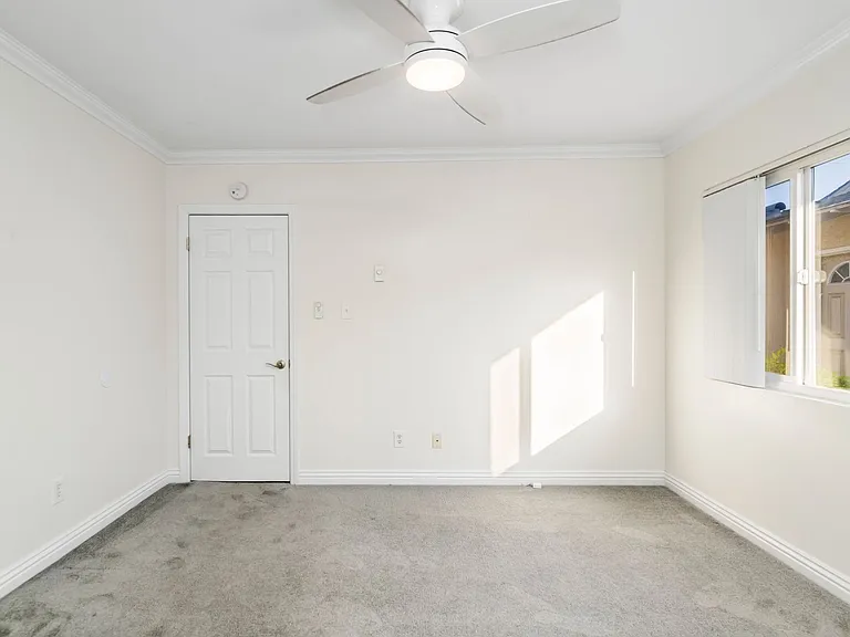 3720 Emerald St — Photo 76