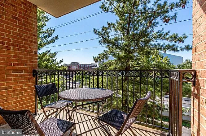 6924 Fairfax Dr #308 — Photo 2