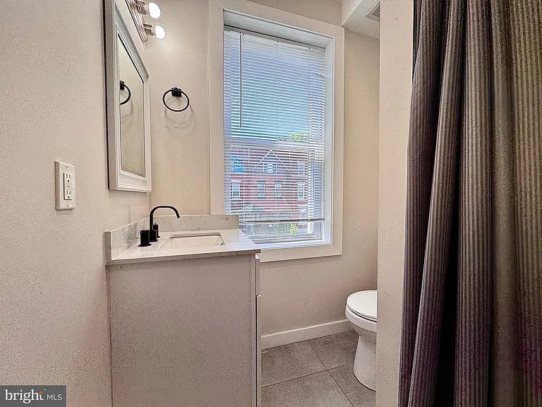 255 S 44th St #3 — Photo 7